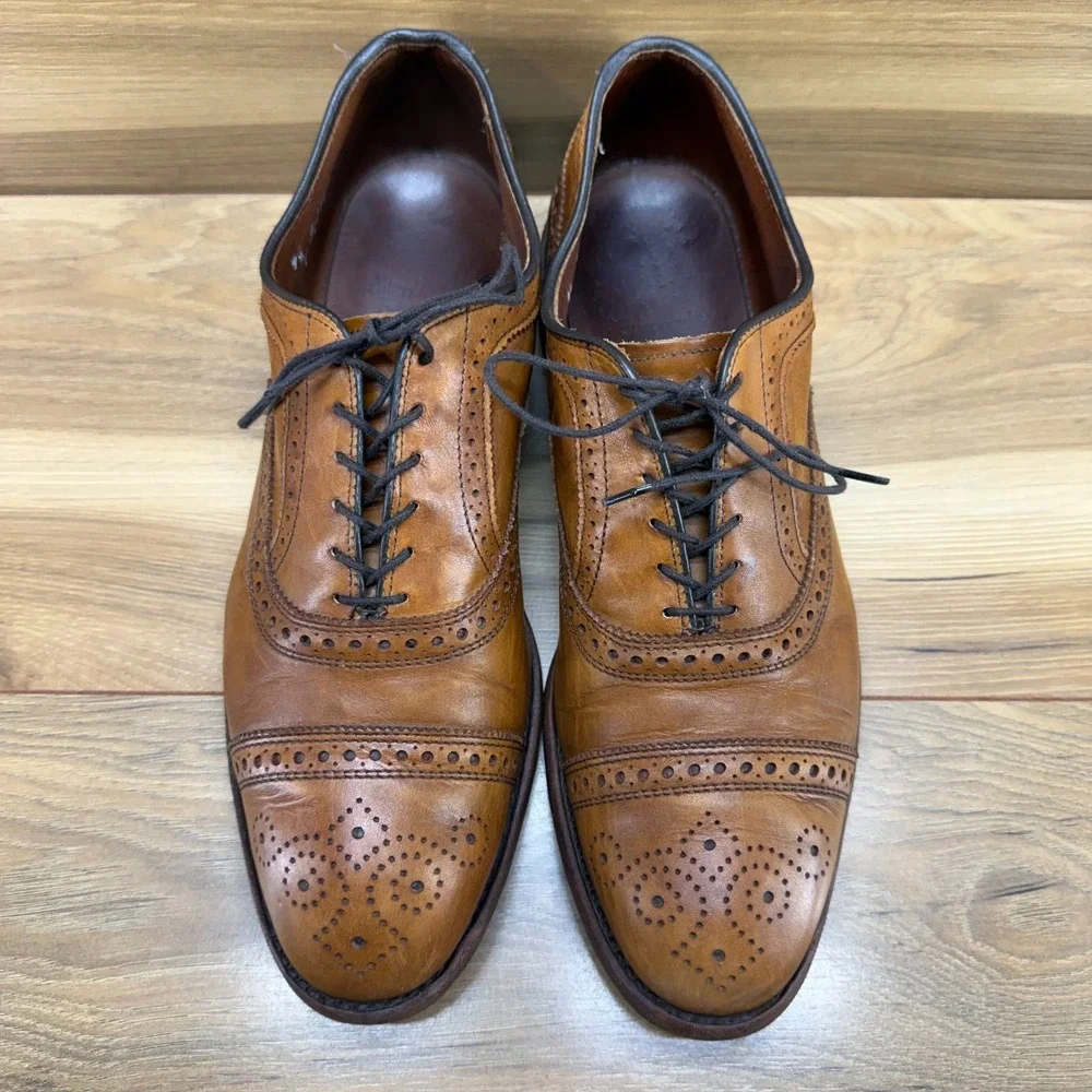 Allen Edmonds Strand Oxford Mens 9.5 E Walnut Leather Cap Toe Brogue Medallion